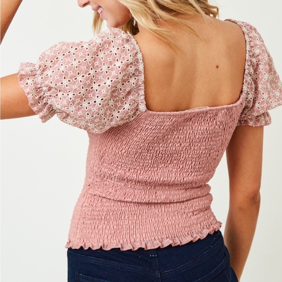 NWT ✅ SAINTS & HEARTS ⭐️ Mauve Embroidered Smocked Top - Picture 3 of 5